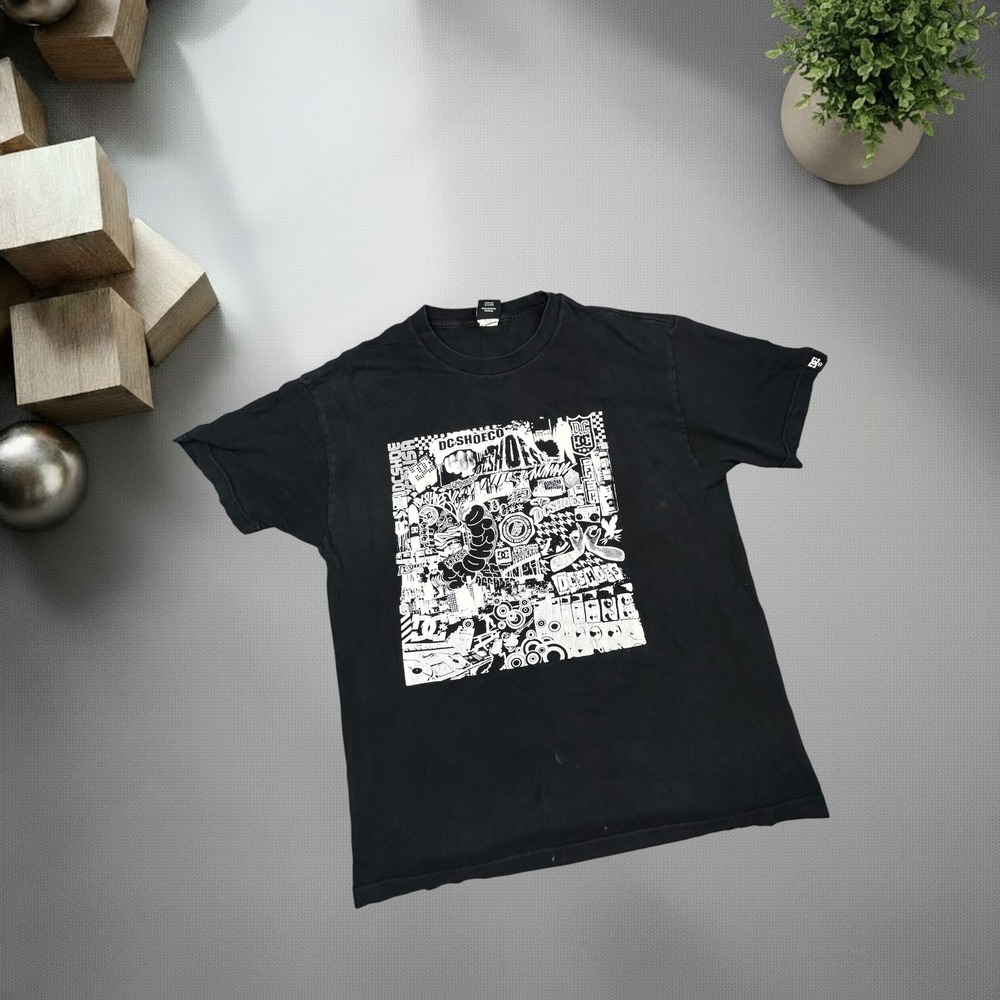 Vintage DC Shoes T Shirt Black Graphic Skater Y2K Boxy Fit Large 1118